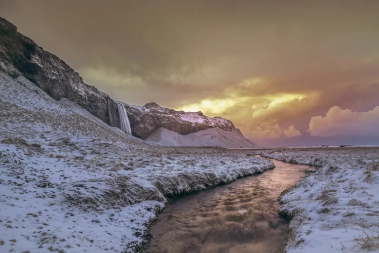 Between Fire and Ice - Juan Pablo Delgado Palomo